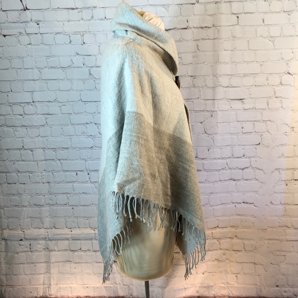 Ann Taylor blanket poncho w toggle clasp - Picture 2 of 5